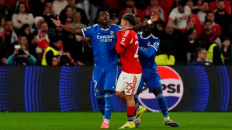 Vinícius denuncia insulto racista de Prestianni en Champions; Mbappé lo respalda