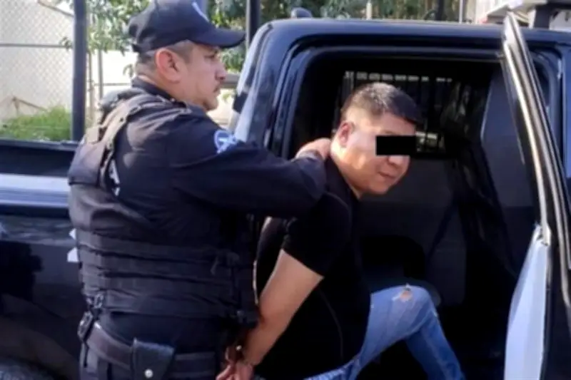 Violencia doméstica en la Colonia Moderna: hombre golpea a su vecina