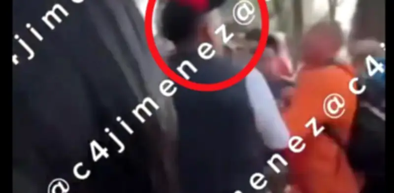 Violento padre impide a maestro separar pelea en secundaria de la CDMX