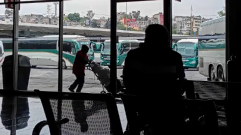 Vuelos y autobuses operan con ajustes tras muerte del 'Mencho' en México