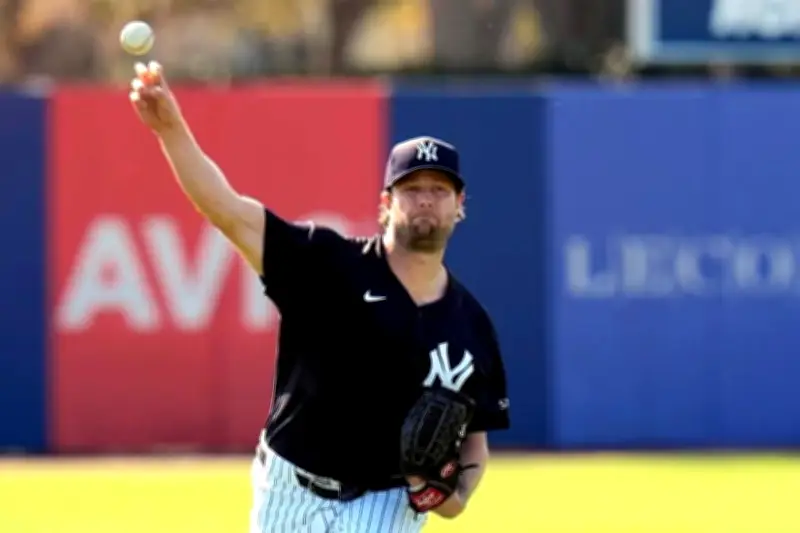 Yankees Caen ante Orioles en Spring Training; Gerrit Cole Regresa al Montículo