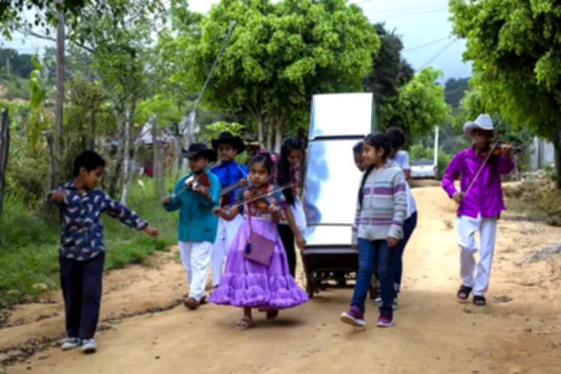 Yolanda Cruz retrata su infancia en el filme 'La Raya', una historia de identidad y memoria