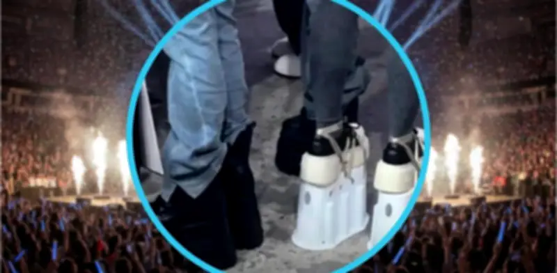 Zapatos con plataformas gigantes en conciertos de K-pop: ¿Creatividad o imprudencia?