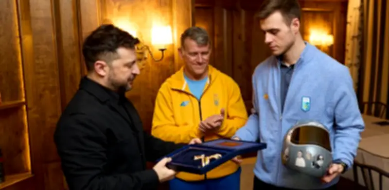 Zelenski condecora a Heraskevych: el olímpico que honró el luto de Ucrania en su casco