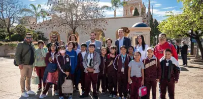 Alcalde de Tijuana acompaña a estudiantes en visita cultural a Museo de San Diego