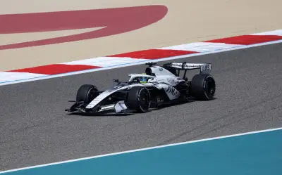 Checo Pérez y Cadillac: Una jornada de contrastes y desafíos técnicos en Bahréin