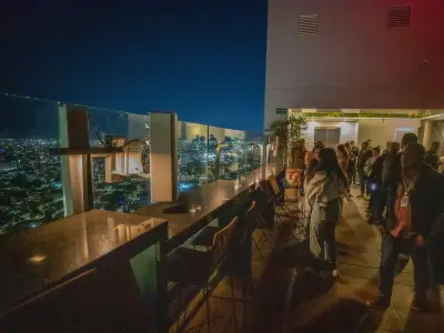 Clausuran terraza del Hotel Riu en Guadalajara tras salto mortal que puso en riesgo a ciudadanos