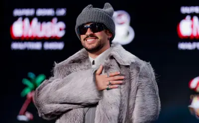 De cajero a ícono global: Bad Bunny hace historia en el Super Bowl LX con show en español