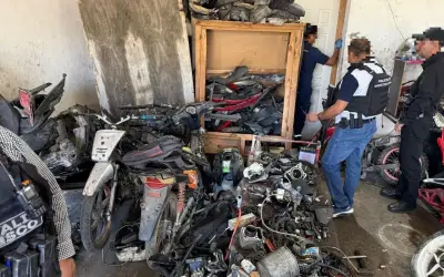 Desmantelan taller de motocicletas robadas y narcóticos en Lagos de Moreno, Jalisco
