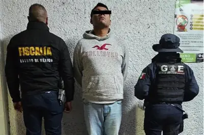 Detienen a sujeto por lanzar a un perro por las escaleras en Naucalpan