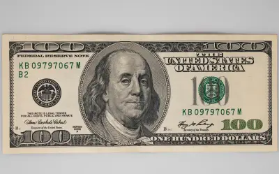 Dólar cierra con leve pérdida frente al peso este martes 10 de febrero