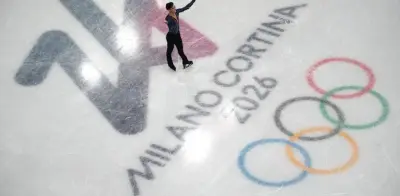 Donovan Carrillo y Bad Bunny: el poder latino que cumple sueños en el hielo y el Super Bowl