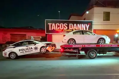 Dos asaltantes provocan choque de patrulla policial en incidente de alta tensión