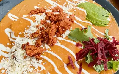 La Flor y Nata: Un Refugio de Sabores Caseros y Desayunos Reconfortantes