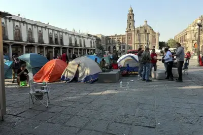 Maestros de Zacatecas Instalan Plantón Afuera de la SEP en Demanda de Mejoras