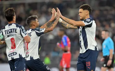 Rayados de Monterrey avanza a octavos de final tras vencer 2-0 al Xelajú