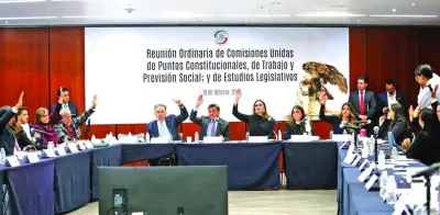 Reforma de 40 horas laborales avanza en Senado con votación unánime en comisiones