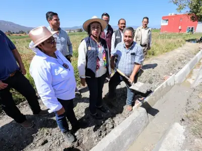 Rehabilitan canales de riego en Villa Guerrero para potenciar cultivos de fresa y flor