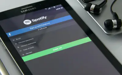 Spotify Reporta Ganancias Récord en 2025 con Crecimiento del 94%