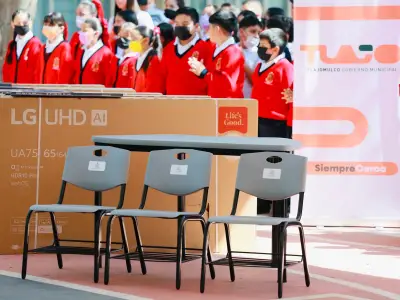 Tlajomulco y Jalisco entregan 150 pantallas Smart TV a 15 escuelas primarias