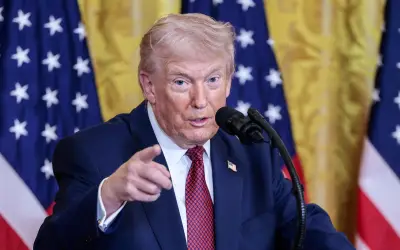 Trump recibe premio de la industria del carbón por su respaldo al sector energético