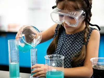 Unesco lanza programa GenSIS para cerrar brecha de género en ciencia y tecnología