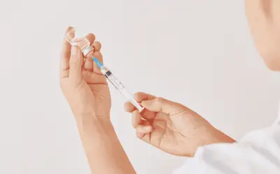 Vacuna doble vs triple viral contra el sarampión: diferencias clave para protegerte