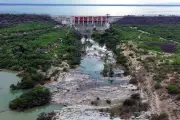 Agricultores de Nuevo León extraen agua de pozo 'El Cuchillo' para riego