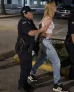 Arrestan a mujer por agredir a therians en reunión masiva en Mérida tras arrojar croquetas