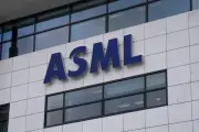 ASML, fabricante clave de chips, promete aumentar su producción en un 50%
