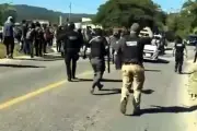 Atacan a balazos a policías durante bloqueo carretero en Chiapas