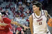 Basquetbolista regiomontano emerge como líder de los Troyanos en la NCAA
