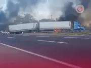 Bloqueos violentos persisten en carreteras tras abatimiento de 'El Mencho' del CJNG