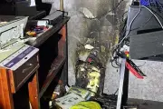 Bomberos rescatan a mujer y sus hijos de conato de incendio en vivienda