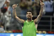 Carlos Alcaraz remonta ante Karen Khachanov y avanza a semifinales en Qatar