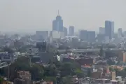 CDMX activa contingencia ambiental por altos niveles de ozono, suspende actividades