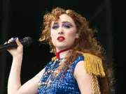 Chappell Roan y otros artistas dejan agencia Wasserman por vínculos con caso Epstein