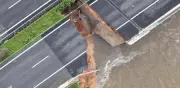 Colapso de puente en Portugal tras ruptura de dique: miles evacuados por riesgo