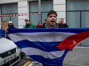 Cuba enfrenta colapso inminente por bloqueo petrolero de EE.UU. mientras busca ayuda internacional