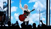 Cyndi Lauper revela la canción que definió su destino artístico: 'Good Vibrations'