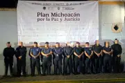 Detienen a 11 policías en Michoacán por presunto apoyo a narcobloqueos