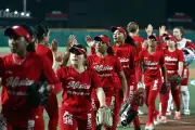 Diablos Rojos Femenil: Un Equipo que Trasciende el Diamante y Transforma Vidas