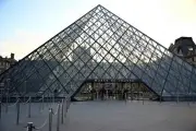 El Louvre reporta daños en obra maestra por fuga de agua en París