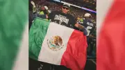 Elijah Arroyo celebra el Super Bowl con la bandera de México, honrando sus raíces