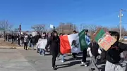 Estudiantes de Chicago protestan contra ICE en defensa de sus padres migrantes