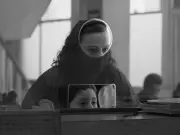 Fernando Eimbcke regresa con 'Moscas' en Berlinale 2026: un análisis de la soledad contemporánea