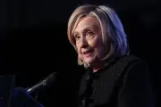 Hillary Clinton afirma desconocer crímenes de Epstein antes de su arresto