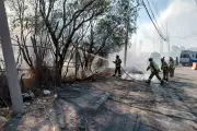 Incendio en Terreno Baldío del Bulevar Aeropuerto en Monterrey Provoca Evacuaciones