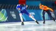 Jordan Stolz gana oro y establece récord olímpico en patinaje de velocidad 1,000 metros