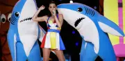 Katy Perry apoya a Bad Bunny antes del show de medio tiempo del Super Bowl